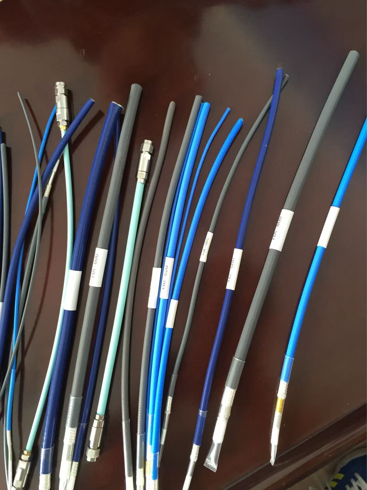 Phase-stable low-loss cable