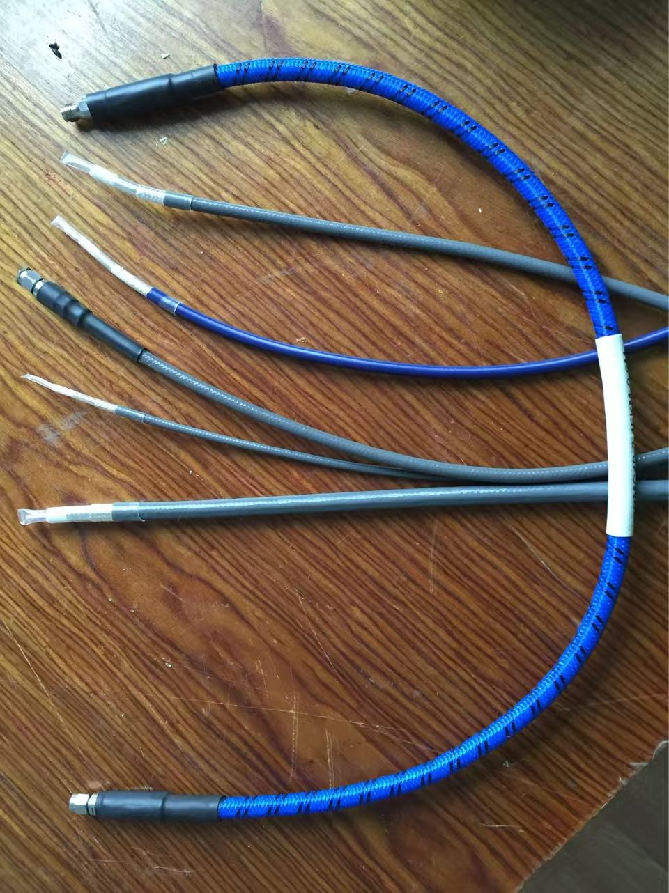 Phase-stable low-loss cable